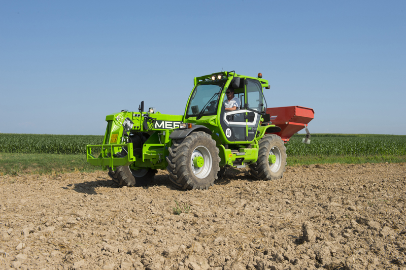 Merlo MF34.7 trabajando en el campo