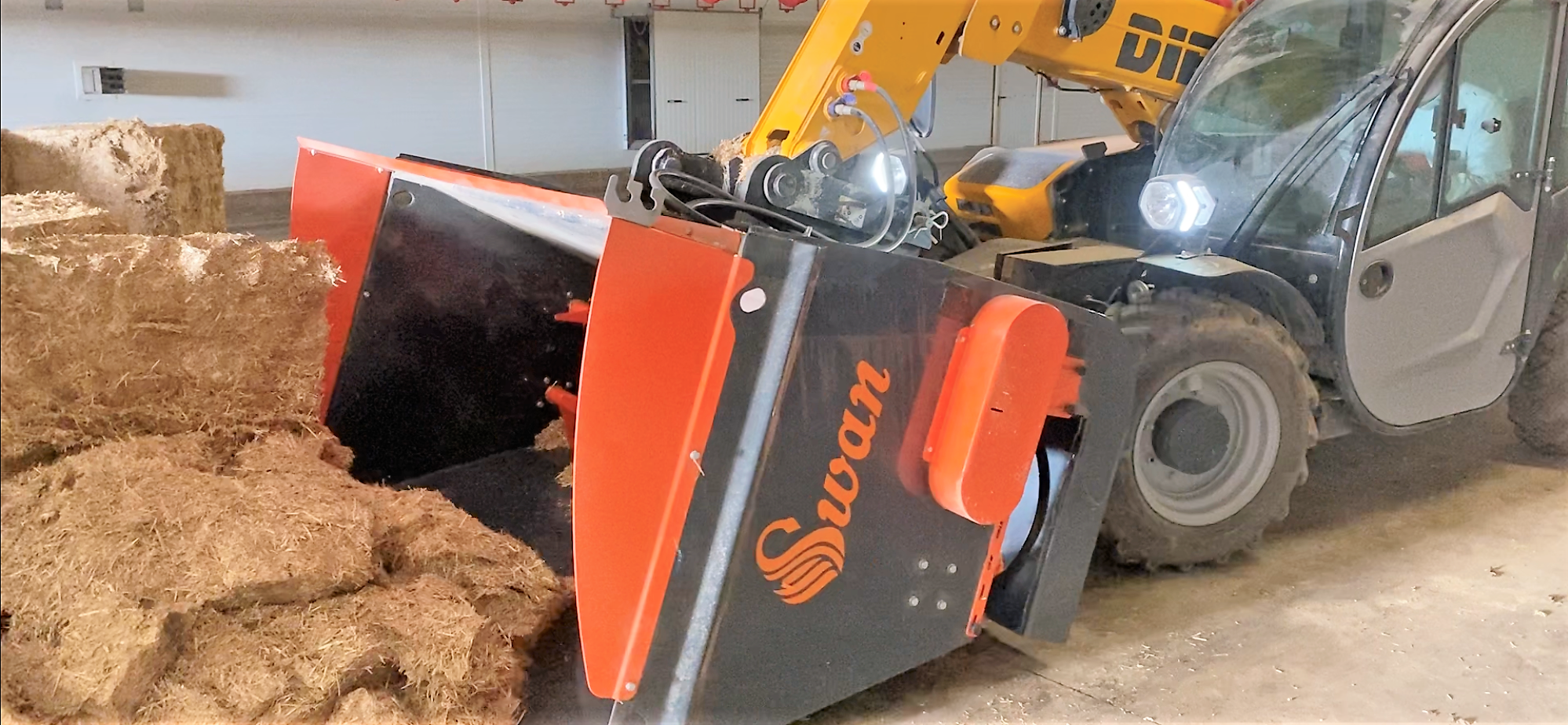 encamadora Machemac en Estepa trabajando en granja avícola