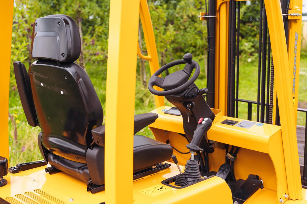 Carretilla Eurotrac AGRI10 maquinaria compacta para carga y transporte