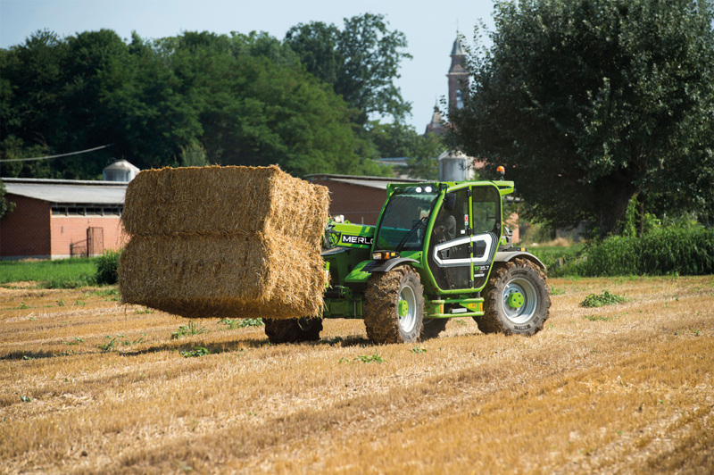 Merlo TF35.7 carga agrícola en estepa